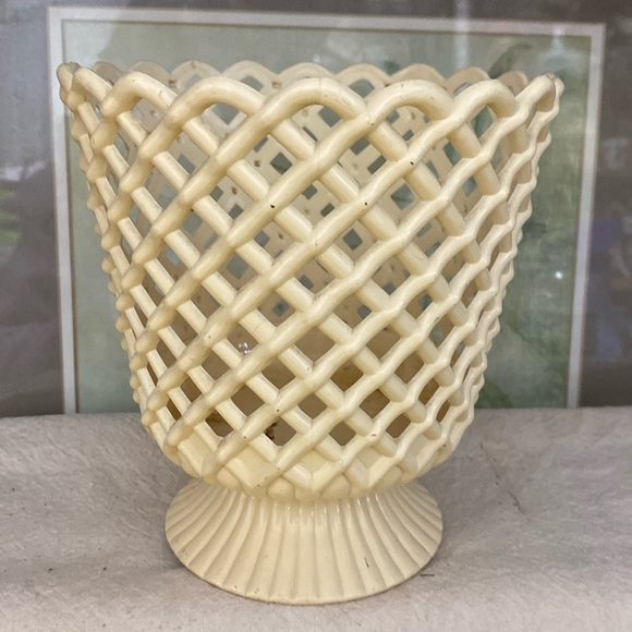 Regaline Item N-202 Cream Color Plastic Cache Pot Planter Red Liner Made in USA - Picture 1 of 4